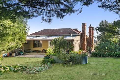 33 Bark Lane Kyneton 3444
