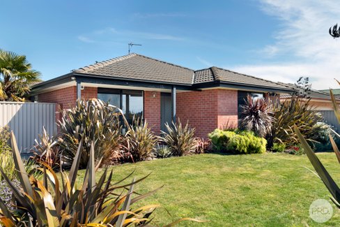 33 Clarke Street, MINERS REST VIC 3352