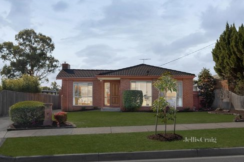 33 Collendina Crescent Greensborough 3088