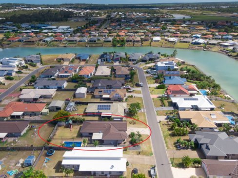 33 Earl St Vincent Circuit, ELI WATERS QLD 4655