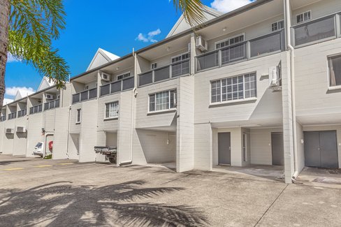 3/3 Eshelby Drive, CANNONVALE QLD 4802