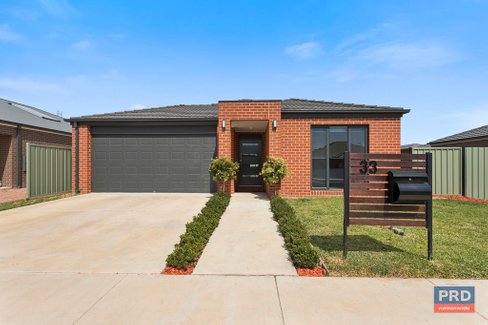 33 Greenfield Drive, EPSOM VIC 3551