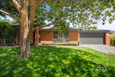 33 Kirrang Avenue, GLENFIELD PARK NSW 2650
