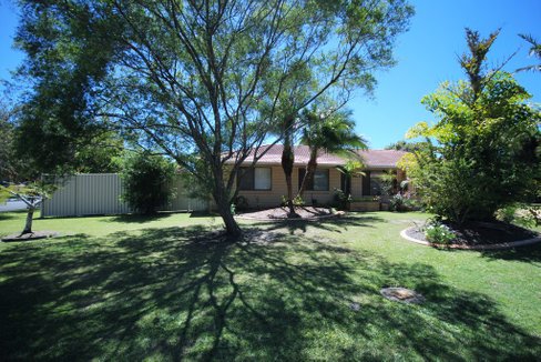 33 Mainsail Street, CURRUMBIN WATERS QLD 4223