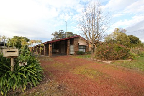 33 McNulty Drive, WENDOUREE VIC 3355