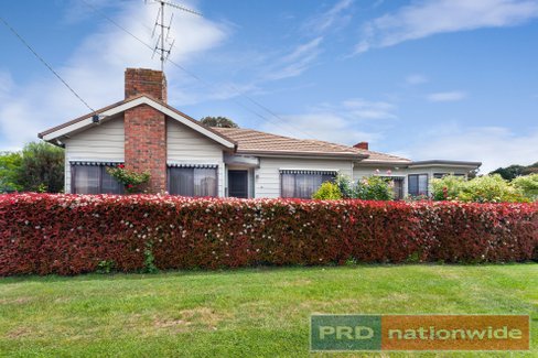 33 Melbourne Road, CRESWICK VIC 3363