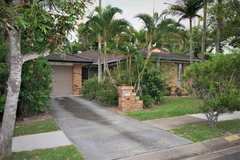 33 Montezuma Drive, BURLEIGH WATERS QLD 4220