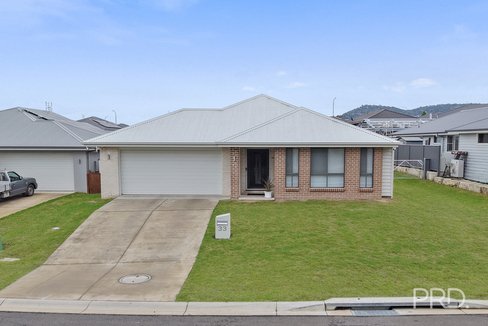 33 Reginald Drive, KOOTINGAL