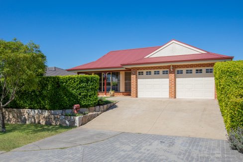 33 Strutt Crescent, METFORD NSW 2323
