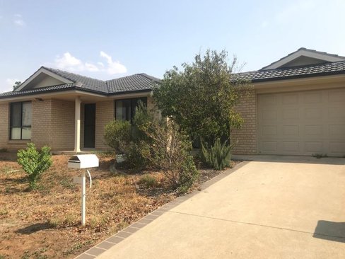 33 Warrah Dr, TAMWORTH NSW 2340