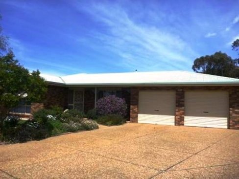 33 Warrambool Crescent, GLENFIELD PARK NSW 2650