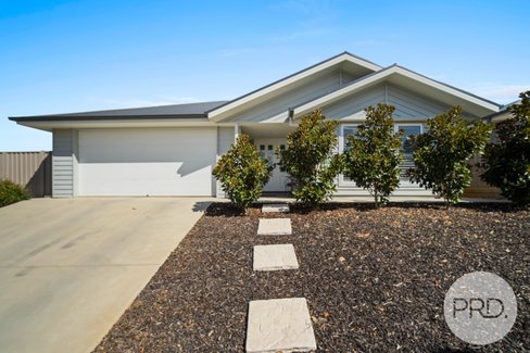 33 Watson Boulevard, LLOYD NSW 2650