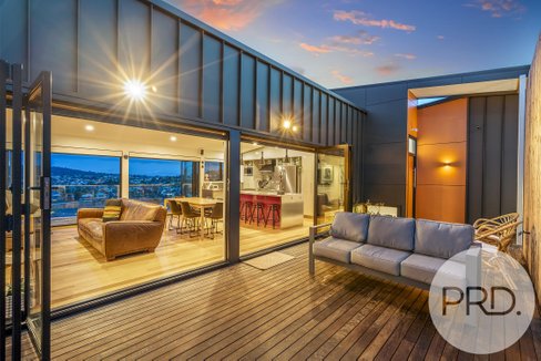 33 William Cooper Drive, NEW TOWN TAS 7008