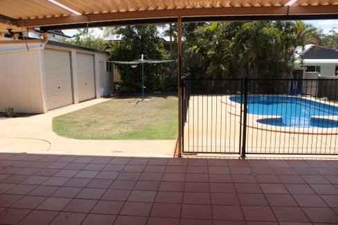 33 WYNDHAM Avenue, BOYNE ISLAND QLD 4680