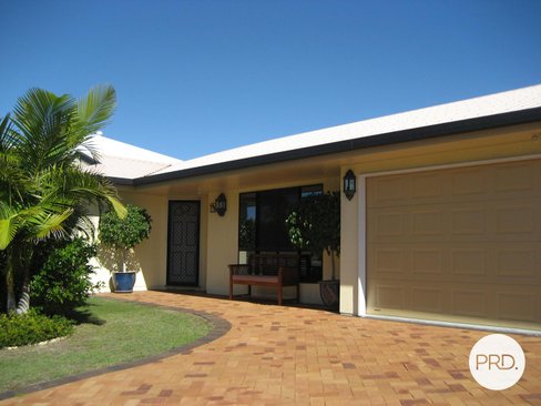 33 Wyndham Avenue, BOYNE ISLAND QLD 4680