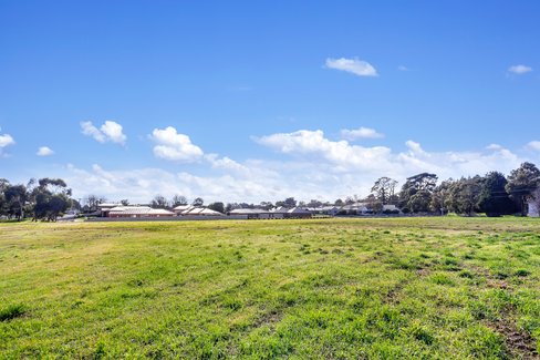 330 Larter Street, GOLDEN POINT VIC 3350