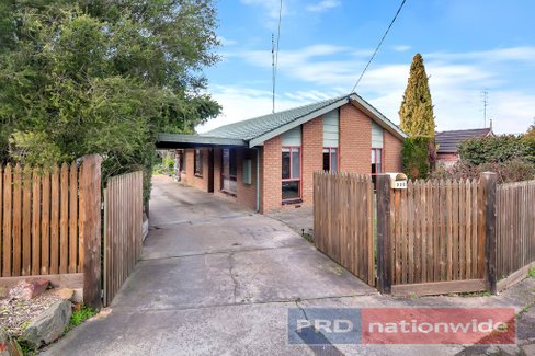 330 Peel Street North, BLACK HILL VIC 3350