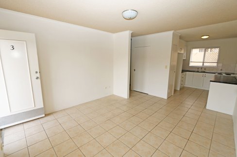 3/33 Middle Street, LABRADOR QLD 4215