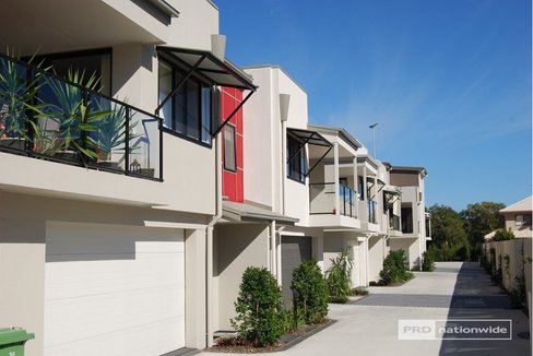 3/35 Harley Street, LABRADOR QLD 4215