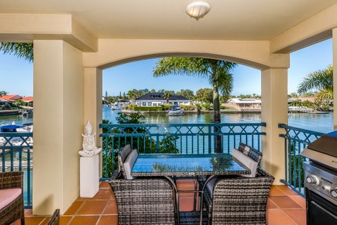 33/82-86 Limetree Parade, RUNAWAY BAY QLD 4216