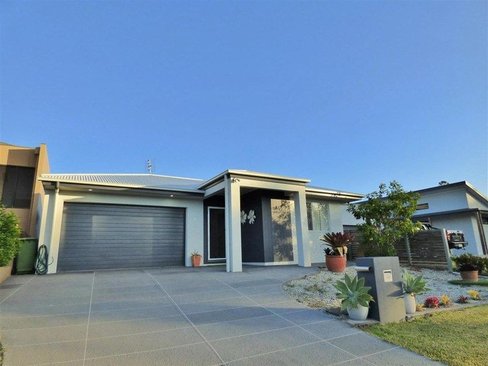 34 Abell Road, CANNONVALE QLD 4802