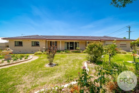 34 Balmoral Crescent, LAKE ALBERT NSW 2650