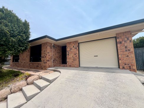 34 Beltana Drive, BOYNE ISLAND QLD 4680