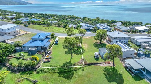 34 Blackcurrant Drive, HIDEAWAY BAY