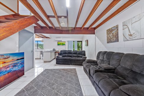 3/4 Border Drive, CANNONVALE QLD 4802