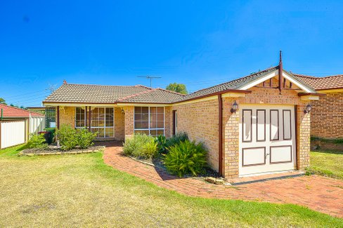 34 Candlebark Circuit, GLENMORE PARK NSW 2745