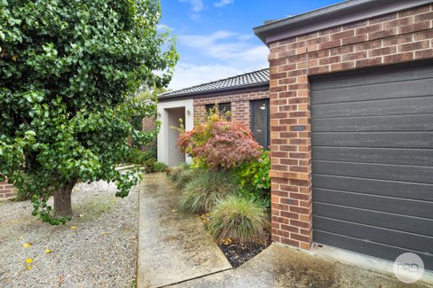 3/4 Dunn Street, GOLDEN POINT VIC 3350