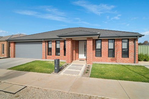 34 Greenfield Drive, EPSOM VIC 3551