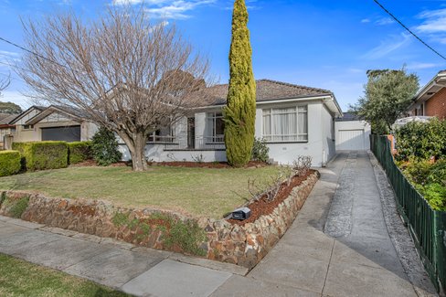 34 Lynden Grove Mount Waverley 3149