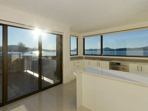 3/4 Mansell Court, SANDY BAY TAS 7005