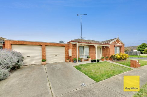 34 Meadenhall Drive St Albans Park 3219
