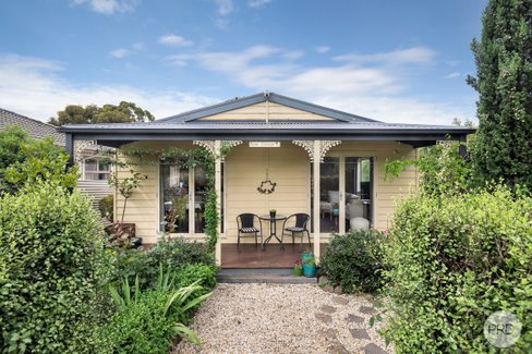 34 Melbourne Road, CRESWICK VIC 3363