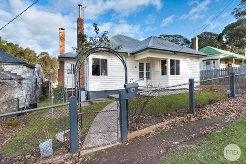 34 Raglan Street, CRESWICK VIC 3363
