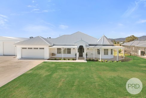 34 Rodeo Drive, TAMWORTH NSW 2340
