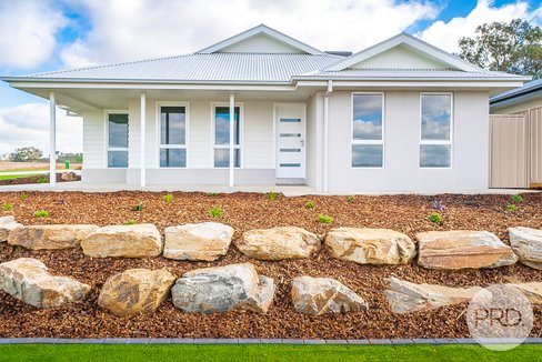 34 Watson Boulevard, LLOYD NSW 2650