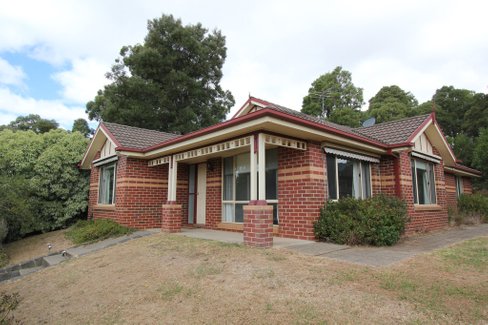 34 Wattletree Drive, MOUNT HELEN VIC 3350