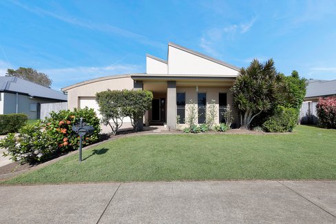34 Whitehaven Drive, BLACKS BEACH