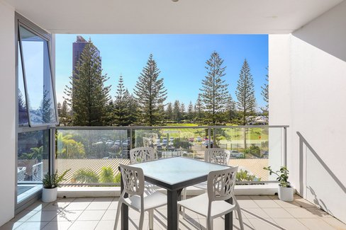 34/25-29 Surf Parade, BROADBEACH QLD 4218