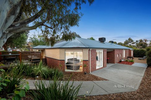 35 Banfield Terrace Greensborough 3088