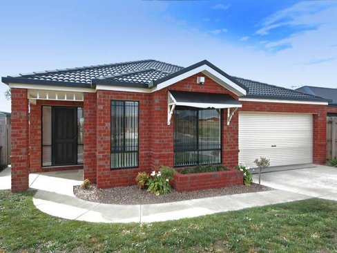 35 Carbine Drive St Albans Park 3219