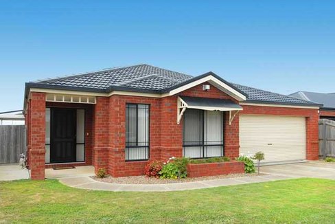 35 Carbine Drive St Albans Park 3219