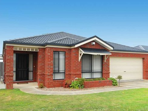 35 Carbine Drive St Albans Park 3219