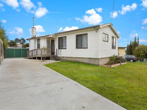 35 Carnegie Street, CLAREMONT TAS 7011