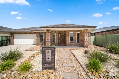 35 Cloverfields Crescent, EPSOM VIC 3551
