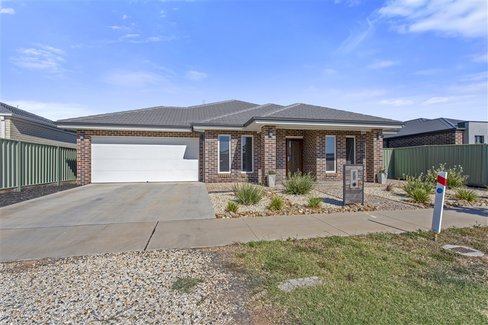 35 Cloverfields Crescent, EPSOM VIC 3551