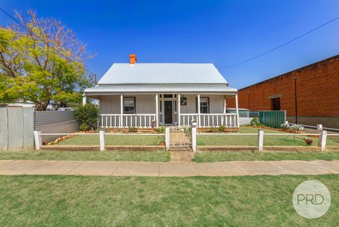 35 Court Street, MANILLA NSW 2346